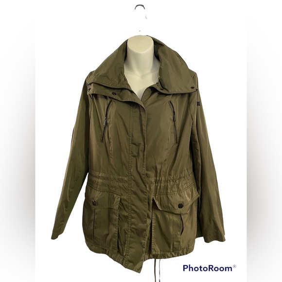 BCBGeneration spring/fall jacket. EUC. Size medium. - Picture 1 of 7